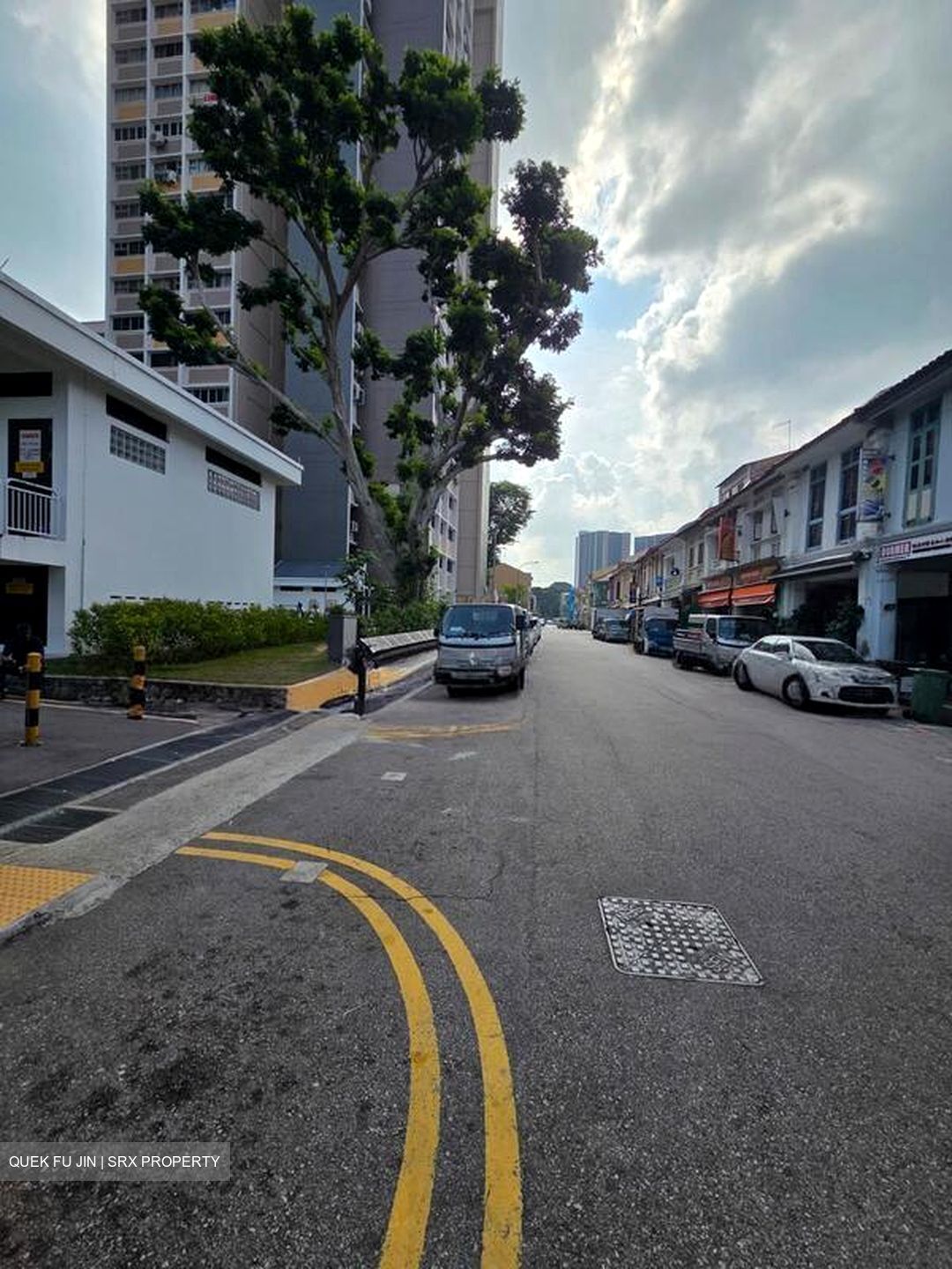 Rowell Road (D8), Retail #497873441